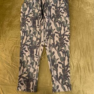 Lululemon cactus jet setter pant. Sz 4. EUC